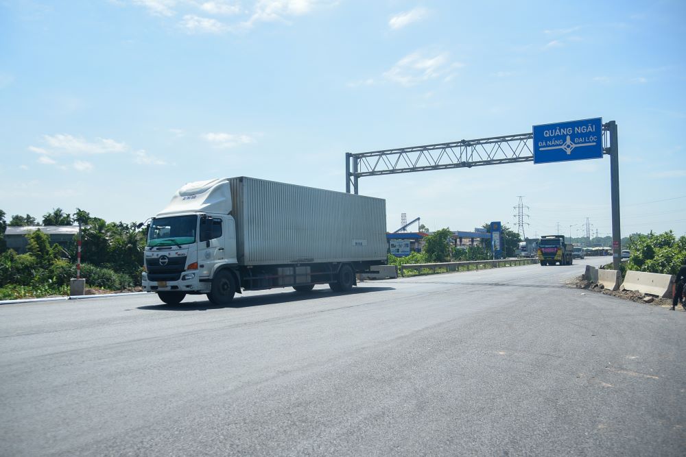 Du an co tong muc dau tu hon 2.113 ti dong. Bat dau trien khai tu ngay 15.9.2023, thong xe ky thuat tuyen cao toc vao ngay 19.8.2025 va hoan thanh toan bo Du an trong nam 2025.
