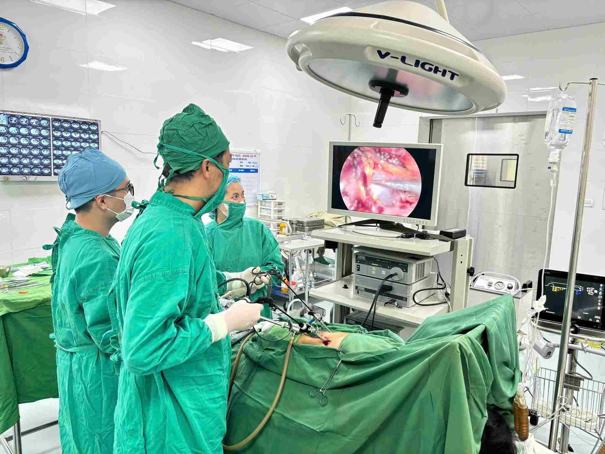 Doctors performed endoscopic surgery to remove kidney follicles for the patient. Photo: BVCC