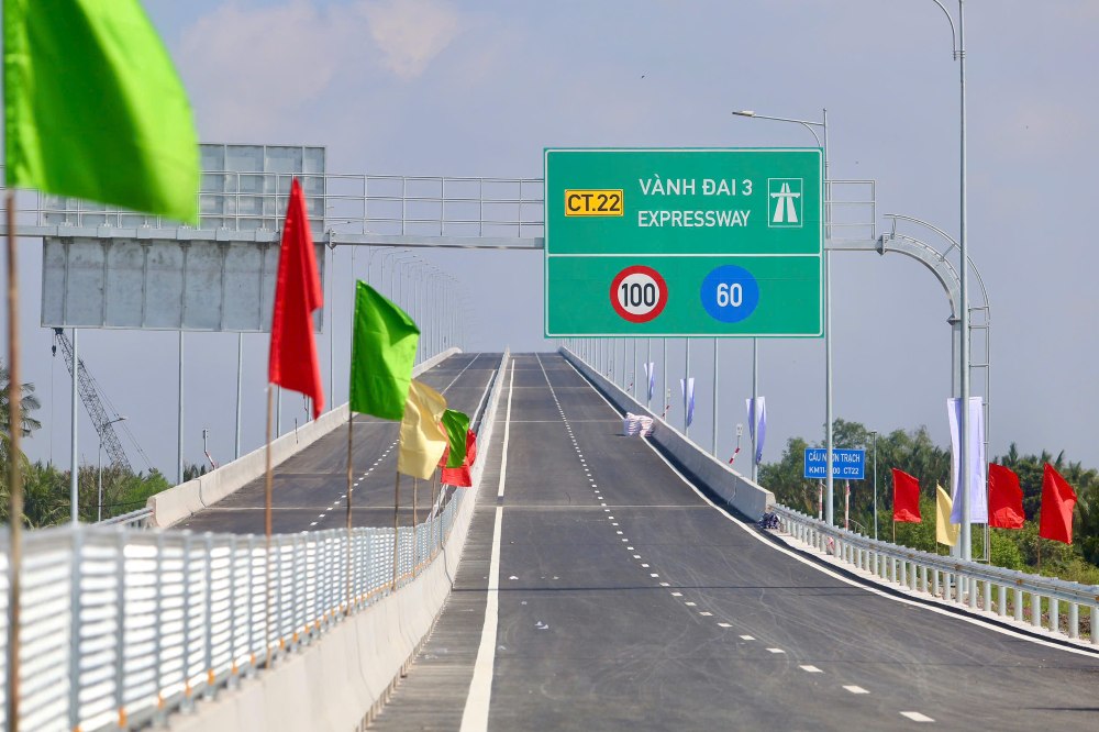 Nhon Trach橋、ホーチミン市-ドンナイ間の環状3号線が開通した様子