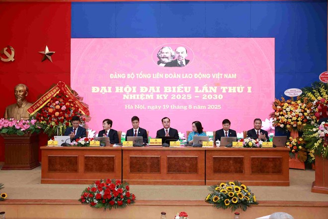 Phấn đấu hoàn thành xuất sắc nhiệm vụ chính trị được giao, xây dựng giai cấp công nhân Việt Nam hiện đại, lớn mạnh