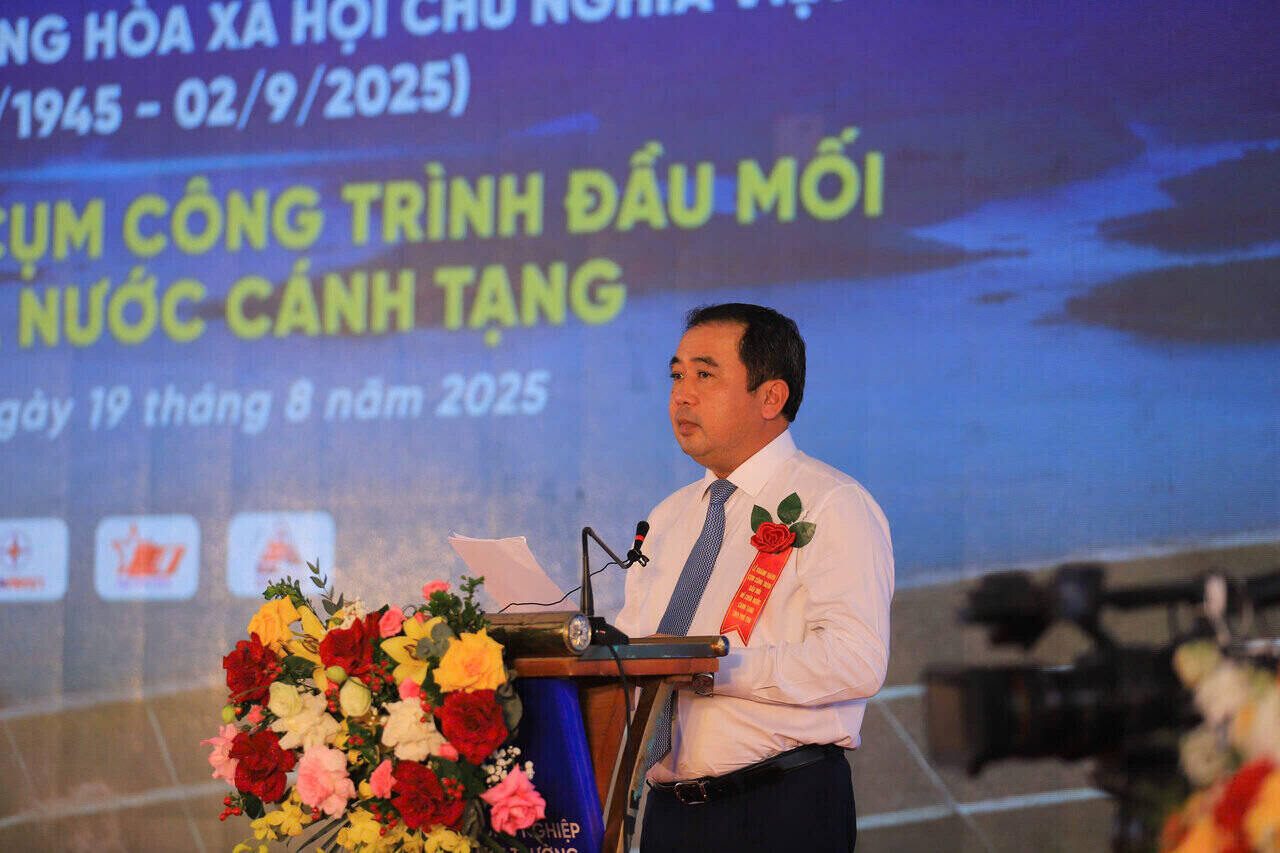 Quyen Bo truong Bo Nong nghiep va Moi truong Tran Duc Thang phat bieu tai le khanh thanh. Anh: Trong Dat