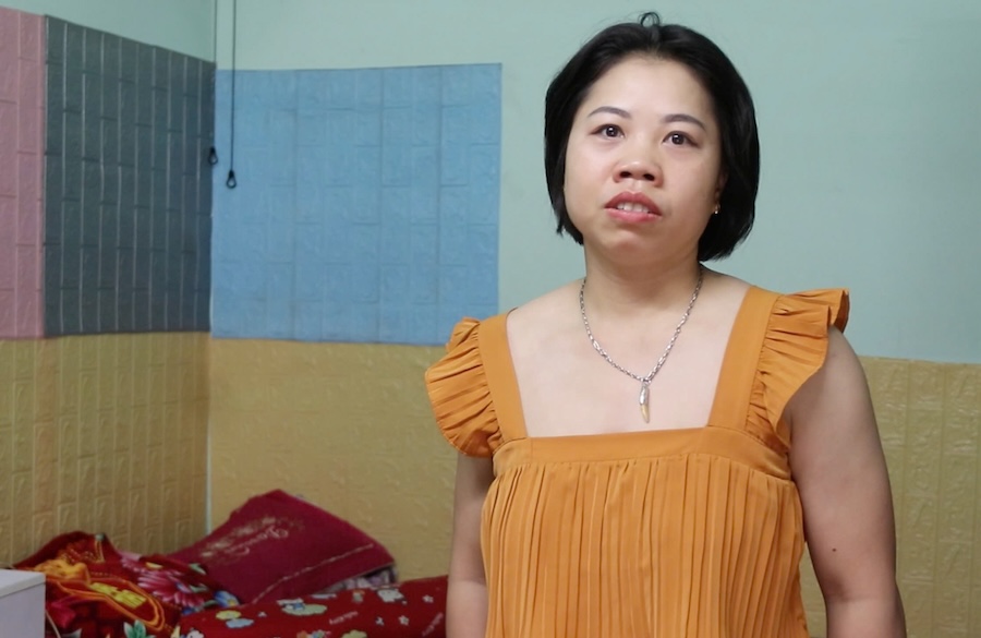 Chi Bui Thi Khanh dang tam tru tai mot can tro nho gan khu cong nghiep Bac Thang Long (Ha Noi). Anh: Nguyen Linh