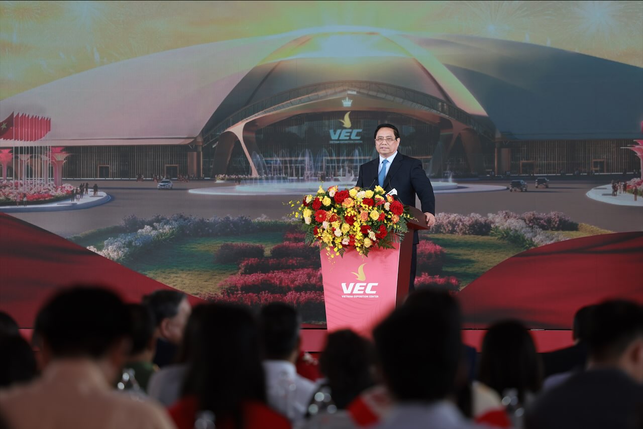 Prime Minister Pham Minh Chinh spoke at the inauguration ceremony and groundbreaking ceremony of 250 works and projects to celebrate the 80th anniversary of the National Day of the Socialist Republic of Vietnam. Photo: Hai Nguyen