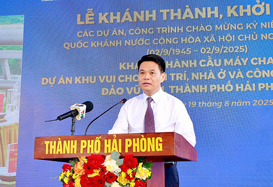 Chu tich UBND TP Hai Phong Le Ngoc Chau phat bieu tai le khanh thanh cau May Chai. Anh: Minh Hung