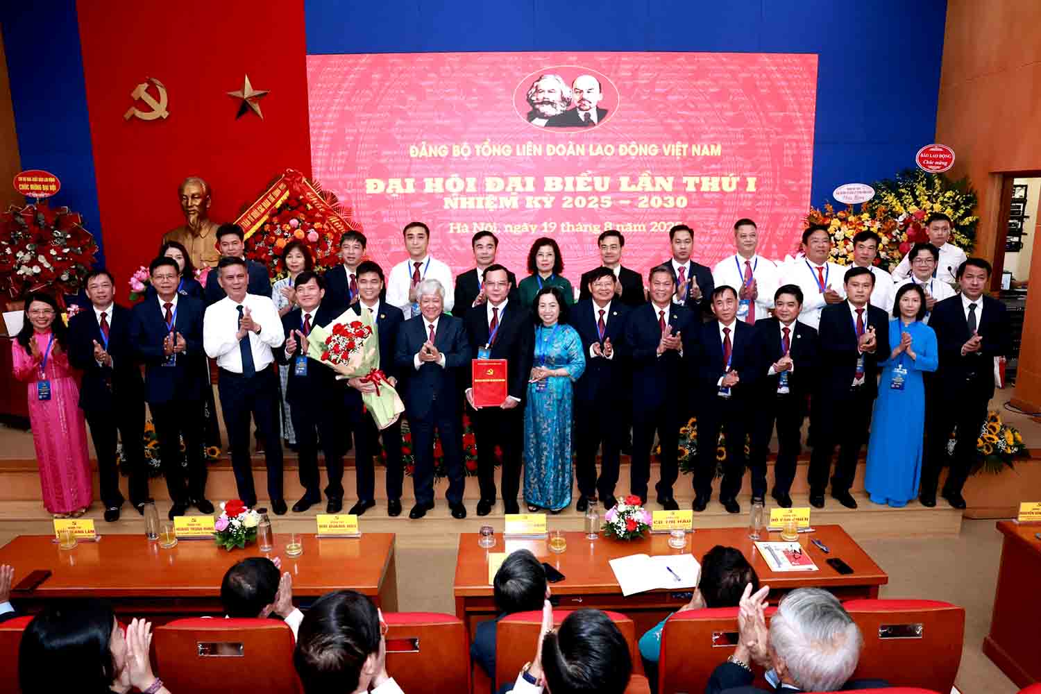 제1차 베트남 노동총연맹 당 대회: 2025-2030년 단계를 위한 획기적인 해결책 제시