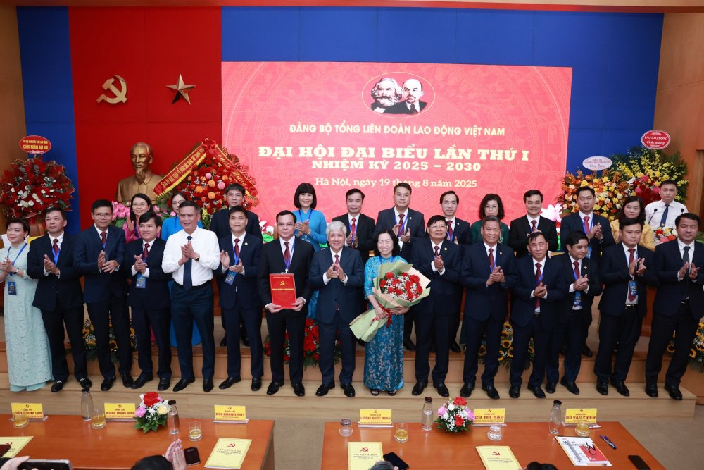 Dai hoi dai bieu Dang bo Tong Lien doan Lao dong Viet Nam lan thu nhat, nhiem ky 2025-2030 thanh cong tot dep. Anh: Hai Nguyen 