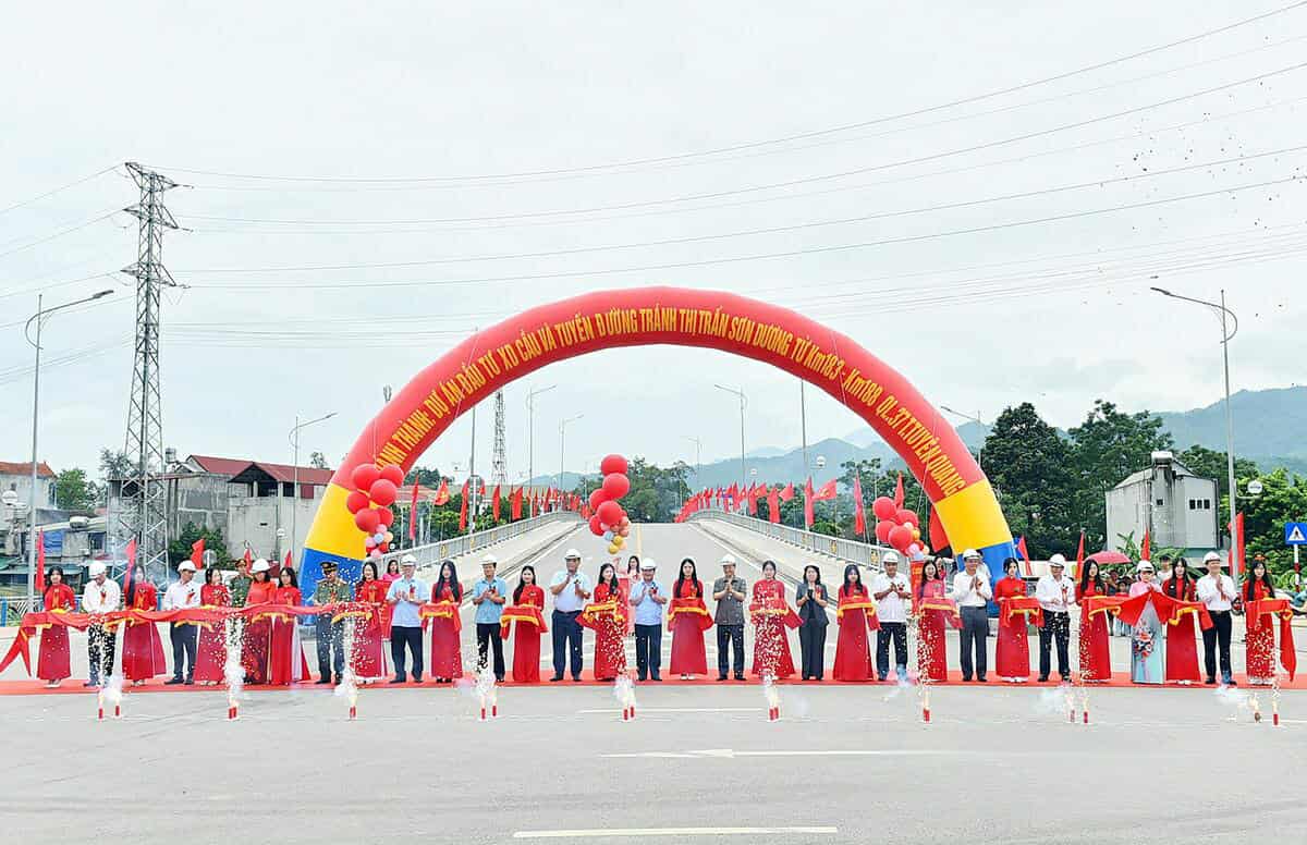 Khanh thanh tuyen duong tranh trung tam xa Son Duong. Anh: Quoc Viet