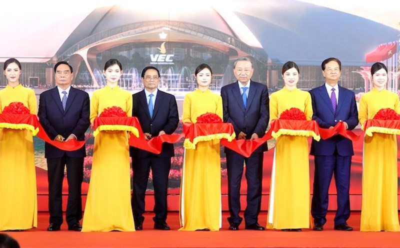 simultaneously starting construction and inaugurating 250 key projects nationwide