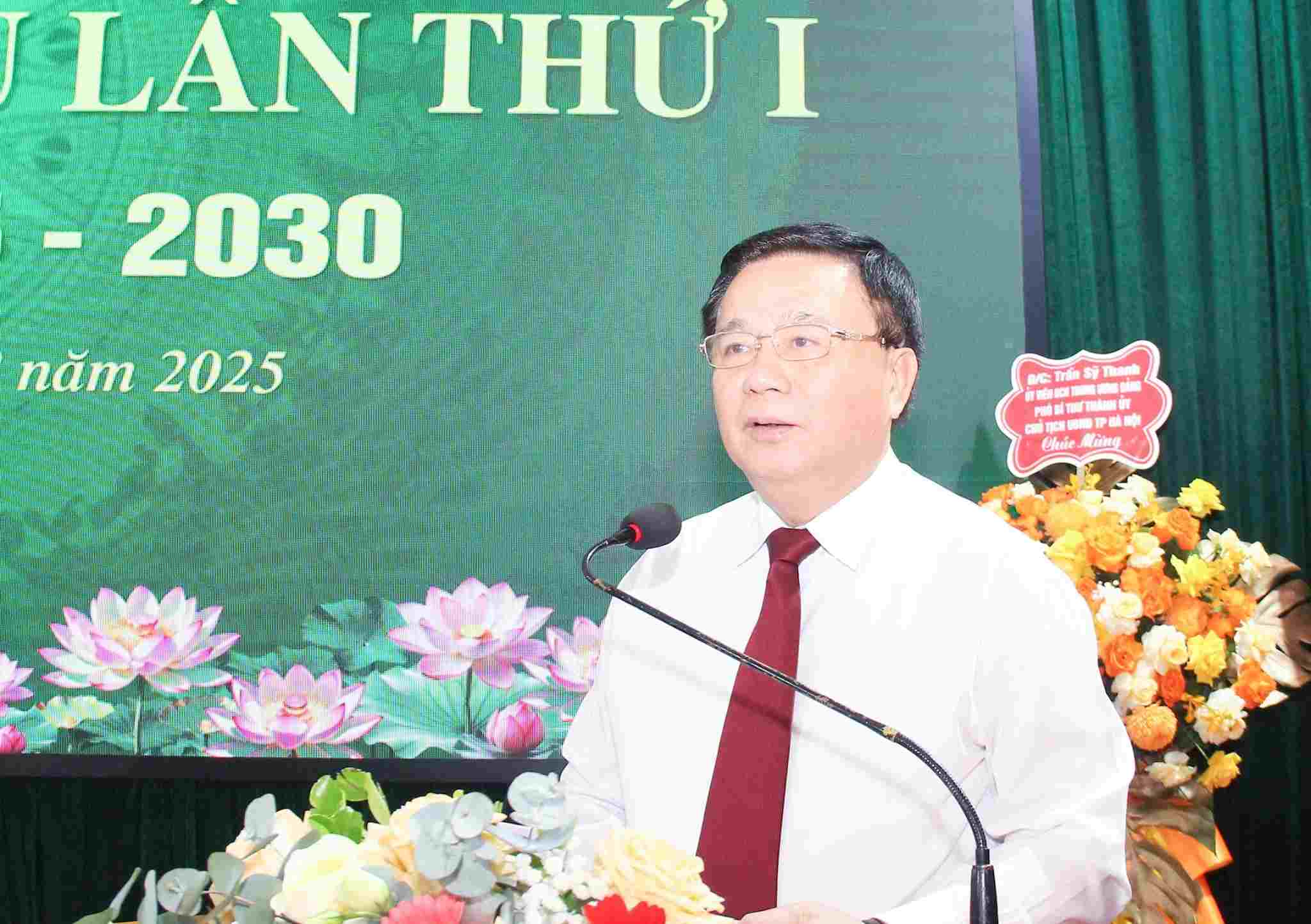 Comrade Nguyen Xuan Thang - Politburo member, Director of the Ho Chi Minh National Academy of Politics, Chairman of the Central Theoretical Council spoke at the Congress. Photo: Mai Hoa
