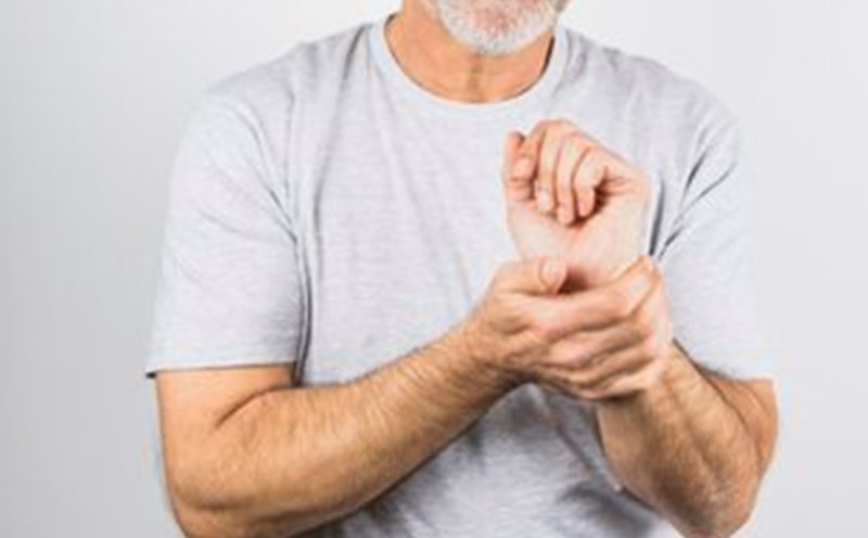 Weight training and control are the keys to protecting bones and joints. Photo: Thuy Duong