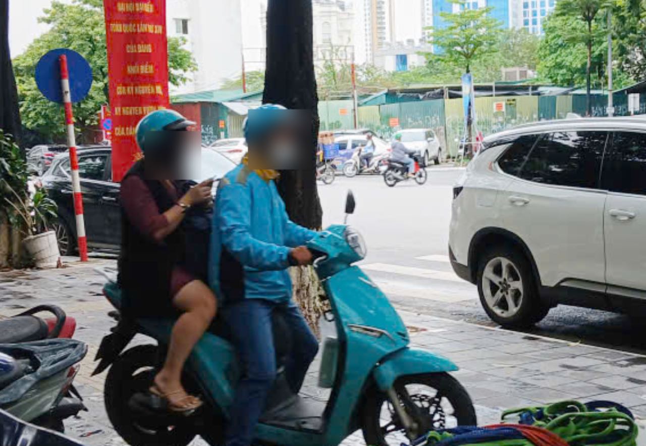 Chay xe cong nghe giup nhieu cu nhan duy tri thu nhap on dinh trong khi cho co hoi nghe nghiep chuyen mon. Anh: Thanh Nhan