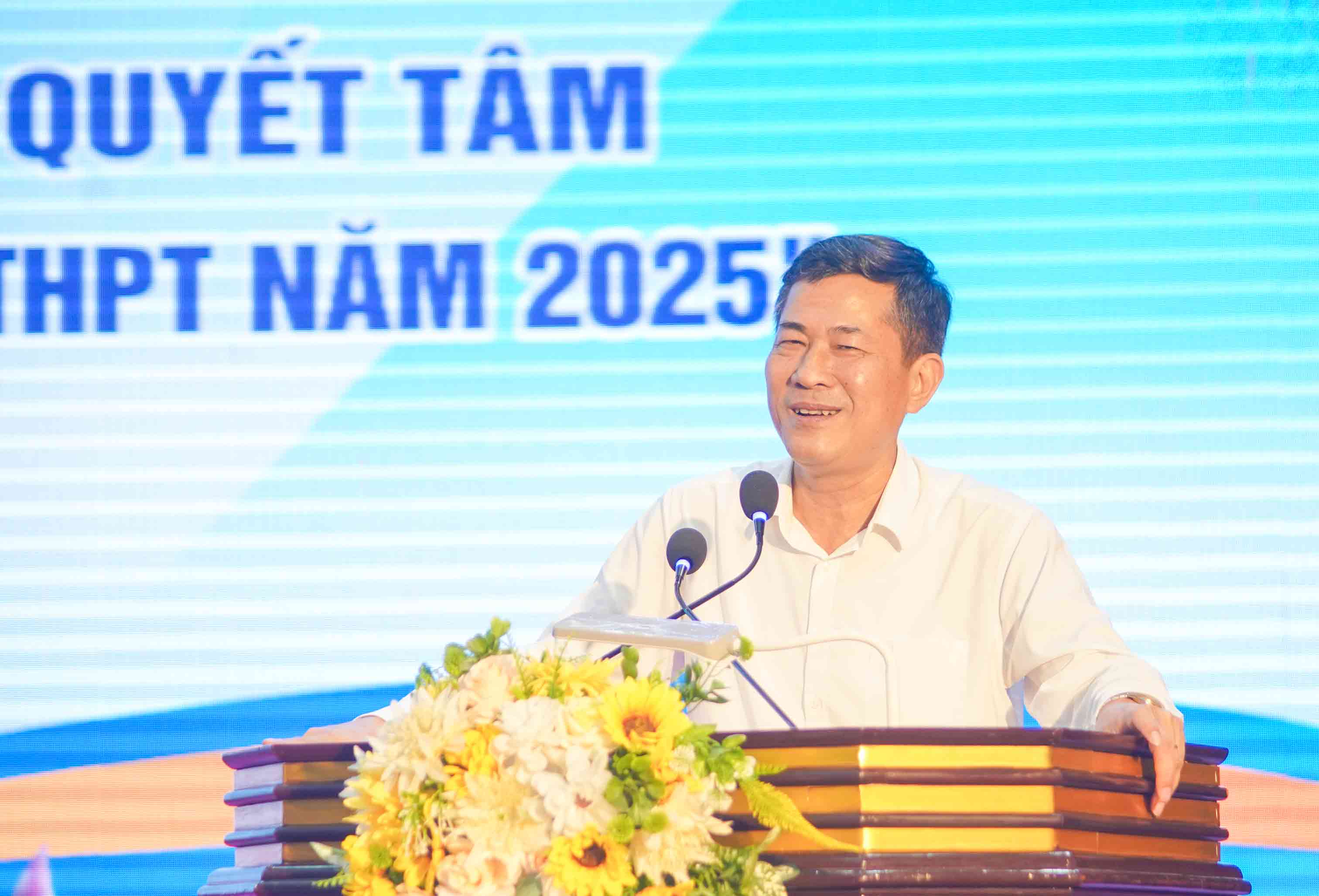 Giam doc So Giao duc va Dao tao tinh Nghe An phat bieu tai buoi le. Anh: Duy Chuong