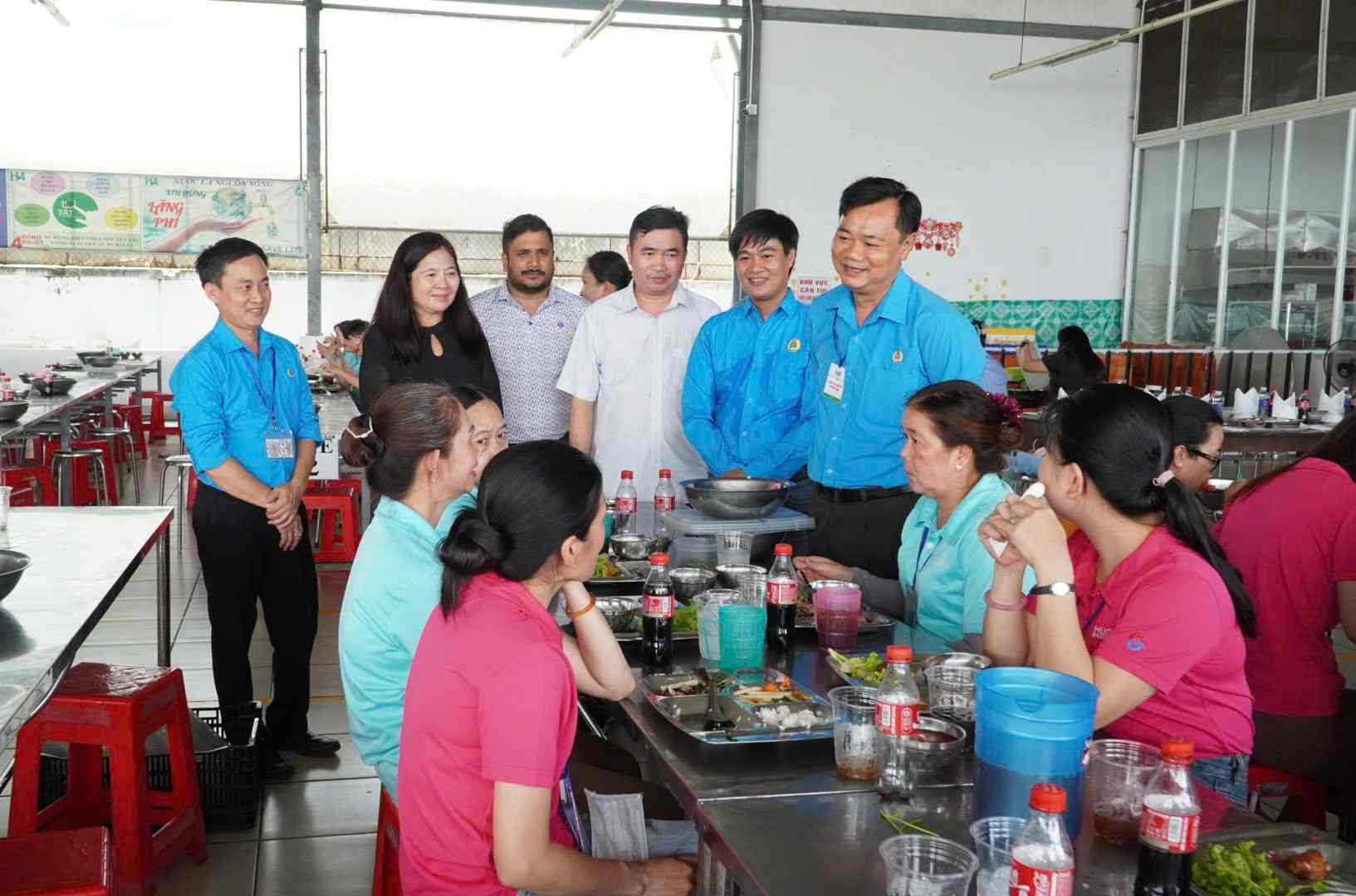 Bua com Cong doan