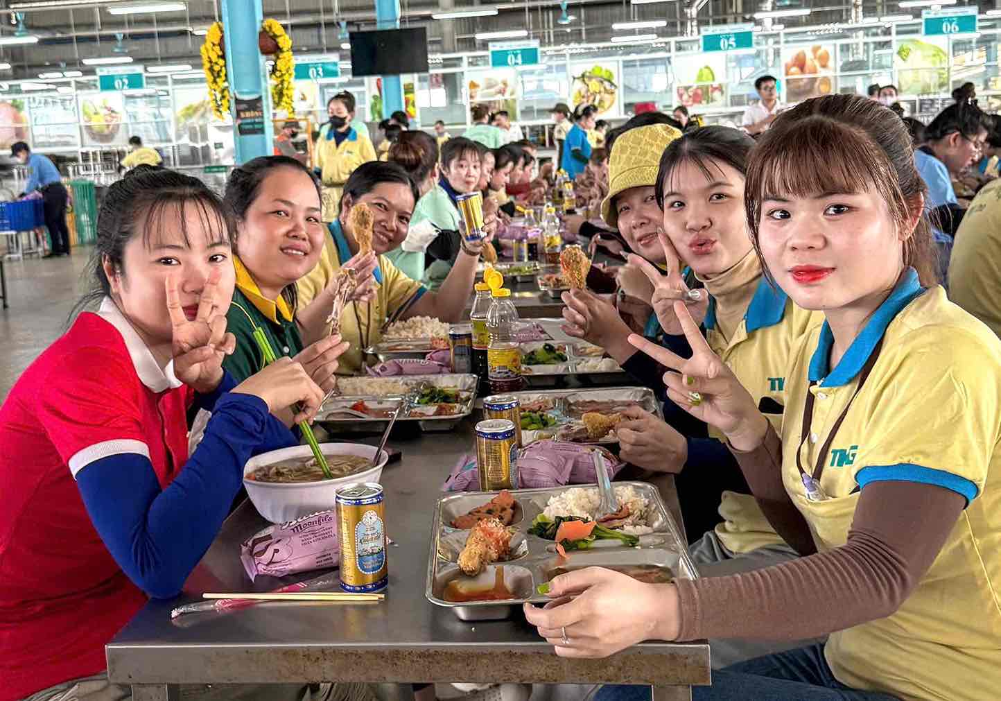 Bua com Cong doan am ap danh cho nguoi lao dong.