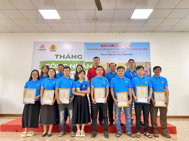 Nhieu sang kien huu ich khong the do dem bang tien. Anh: Thanh Tuan 