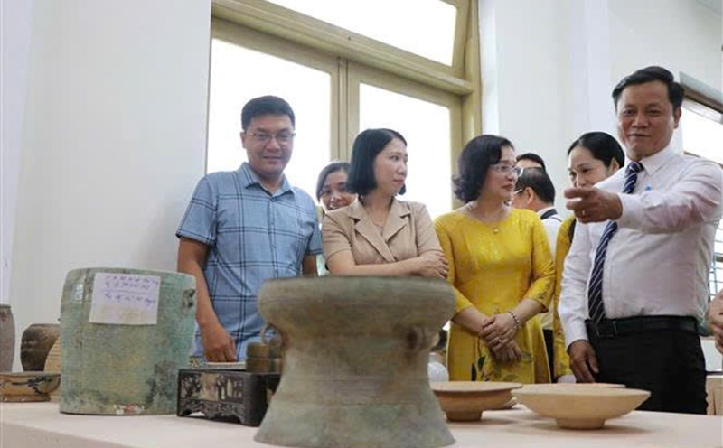 Documents and artifacts at the reception. Photo: Phuong Mai.