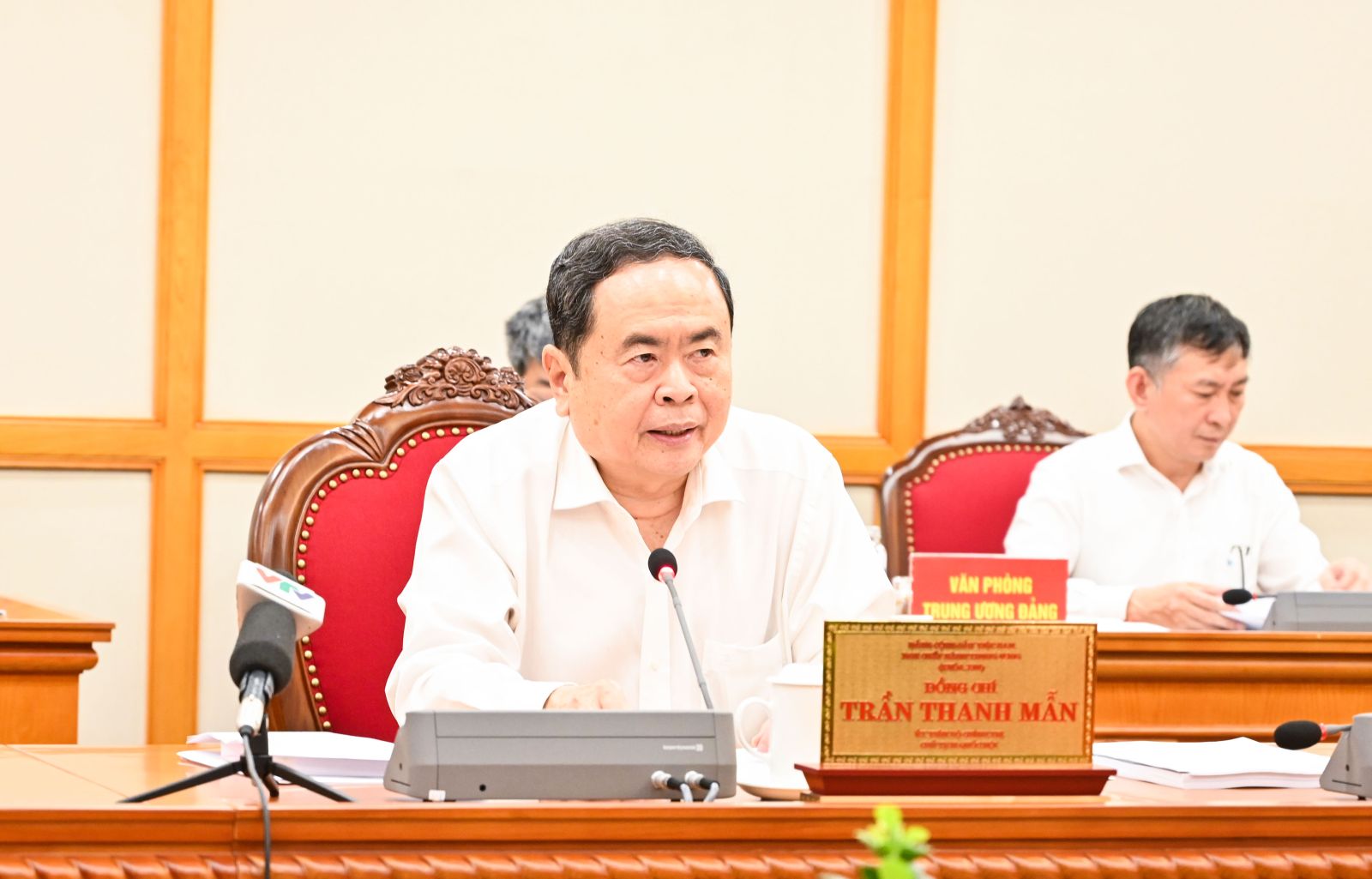 The Politburo's Working Group No. 3 chaired by Politburo member and National Assembly Chairman Tran Thanh Man worked with the Standing Committee of Khanh Hoa Provincial Party Committee and the Standing Committee of Nghe An Provincial Party Committee. Photo: Dinh Phuong