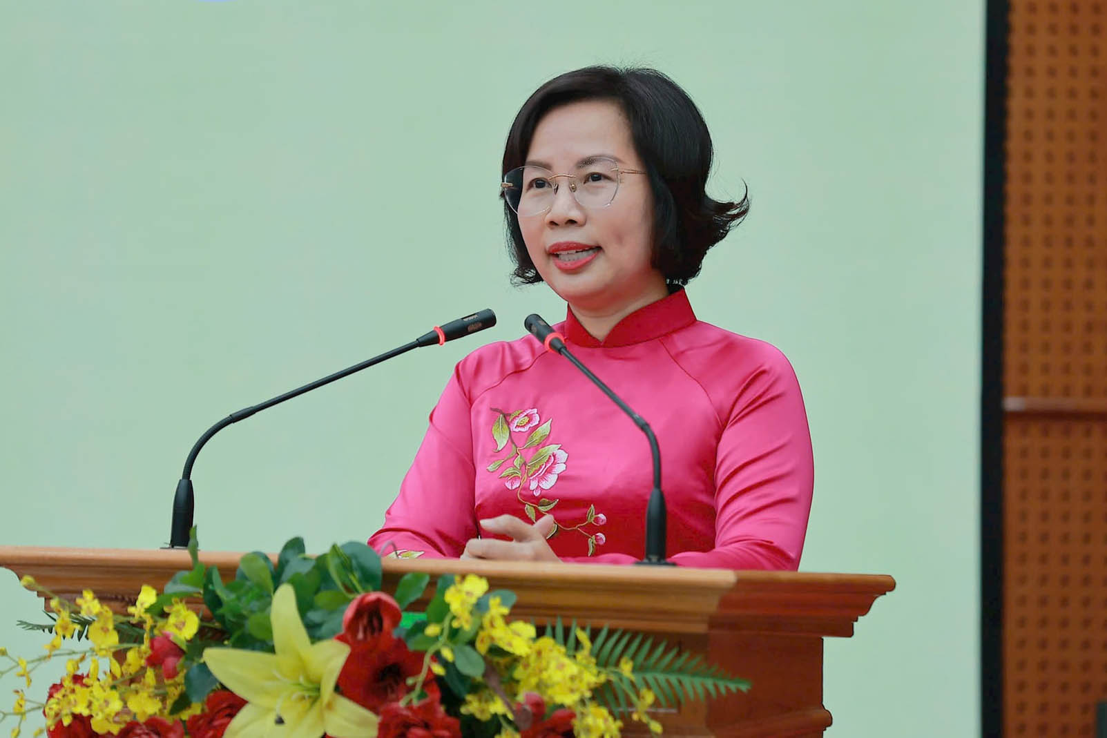 La Sra. Bui Huyen Mai fue reconocida como Vicepresidenta Permanente del Comite del Frente de la Patria de Vietnam Hanoi. Foto: Minh Thuy