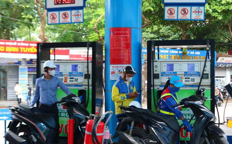 It is expected that from January 1, 2026, the whole country will switch to using E10 gasoline and civil gasoline. Photo: Tuyet Lan
