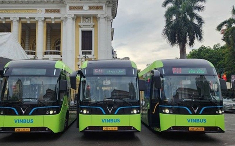 Hanoi opens E11 electric bus route connecting Lang Bac - Hoan Kiem Lake. Photo: Tramoc