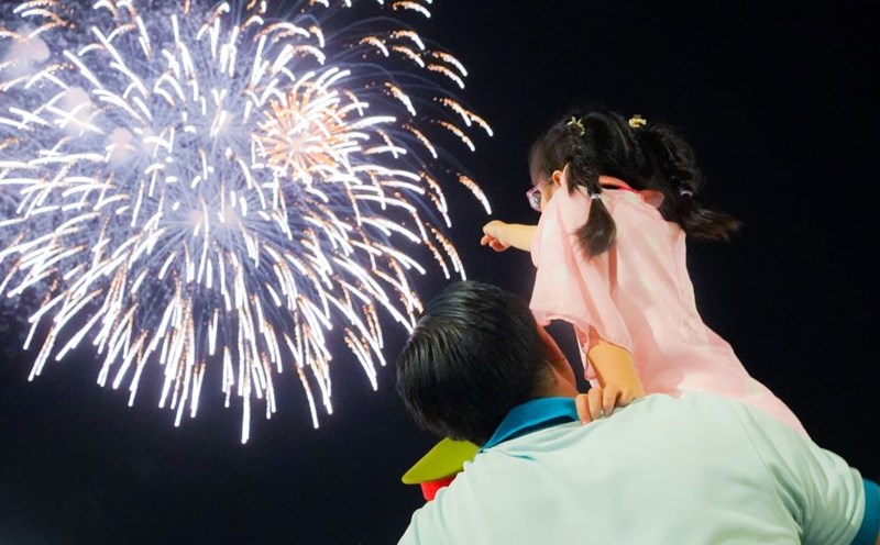 Can Tho City will launch artistic fireworks to celebrate the 80th anniversary of the August Revolution (August 19, 1945 - August 19, 2025) and the National Day of the Socialist Republic of Vietnam (September 2, 1945 - September 2, 2025). Photo: Ta Quang