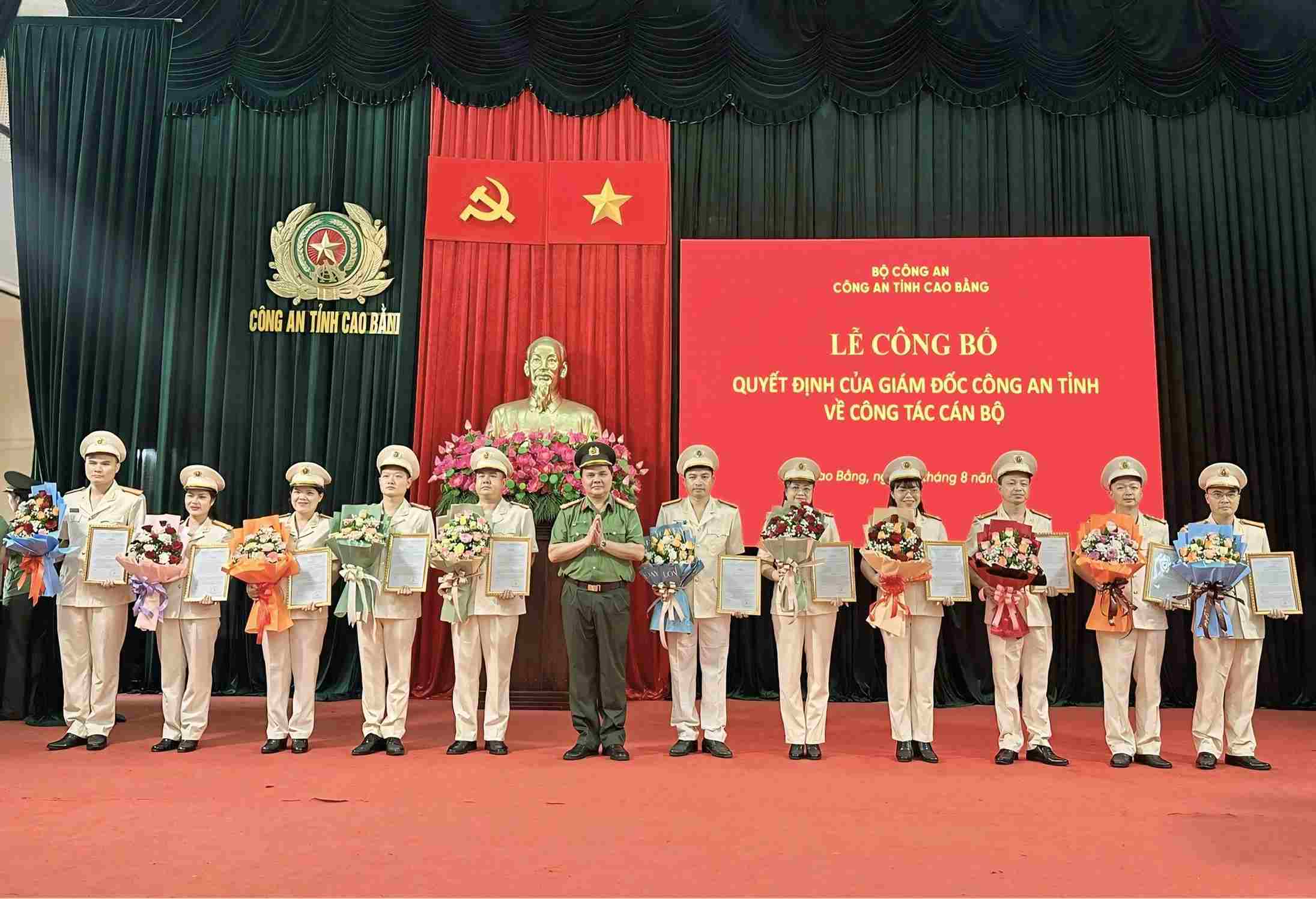 Cao Bang Provincial Police have just mobilized and appointed 12 department-level leaders. Photo: Cao Bang Provincial Police