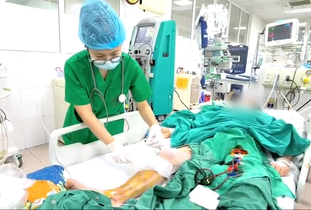 Warning of dangerous bacteria in water, penetrating through open wounds, causing multiple organ failure