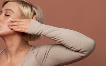 Tips when starting to do face yoga. Photo: Thuy Duong