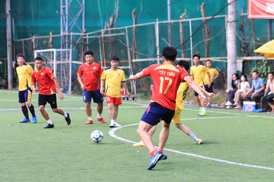 Mot tinh huong phan cong cua doi Lao Dong nhung Tat Thao khong the tan dung co hoi. So 17 dang co phong do cao nhung tran nay anh khong co duyen.