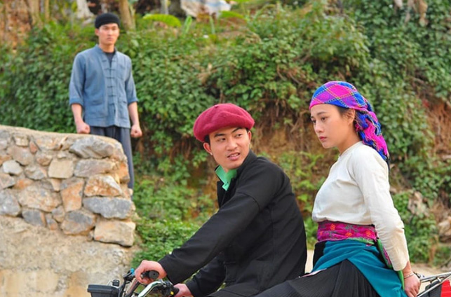 Doan Quoc Dam va Phuong Oanh trong phim “Lang yen duoi vuc sau”. Anh: VFC