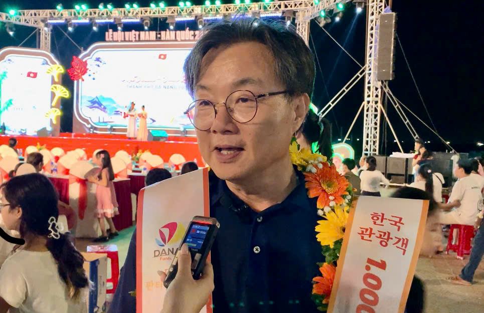 Da Nang accueille le 1 millionieme touriste de Coree du Sud. Photo : Thanh Huyen