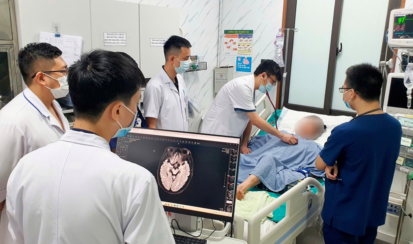 An emergency stroke case at Bach Mai Hospital. Photo: Minh Anh