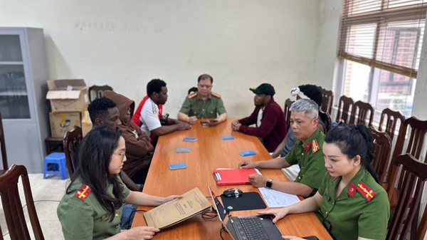 Xử lý các trường hợp người nước ngoài hết hạn visa. Ảnh: CAHN