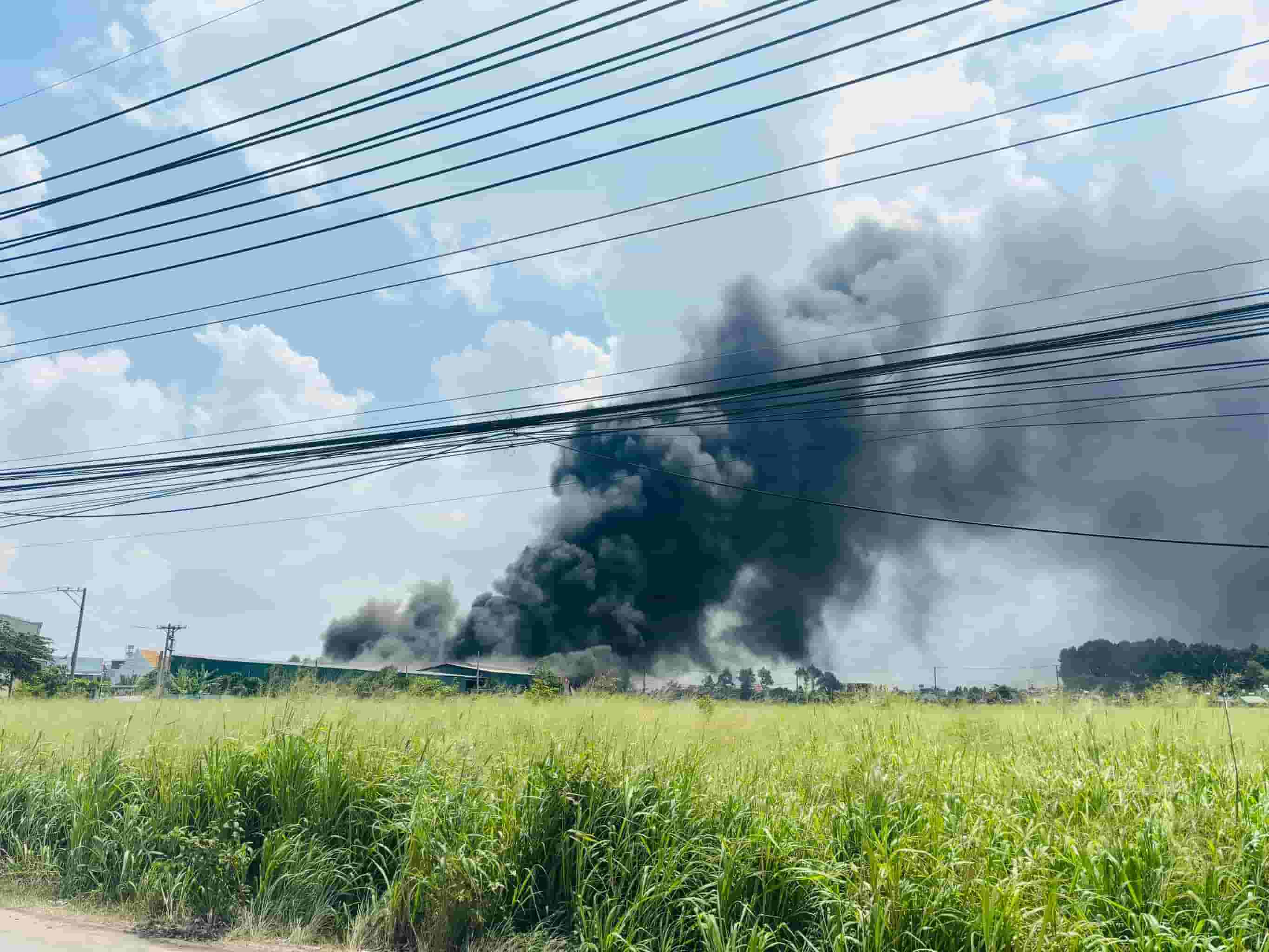 Dong Nai市の火災現場。写真:HAC