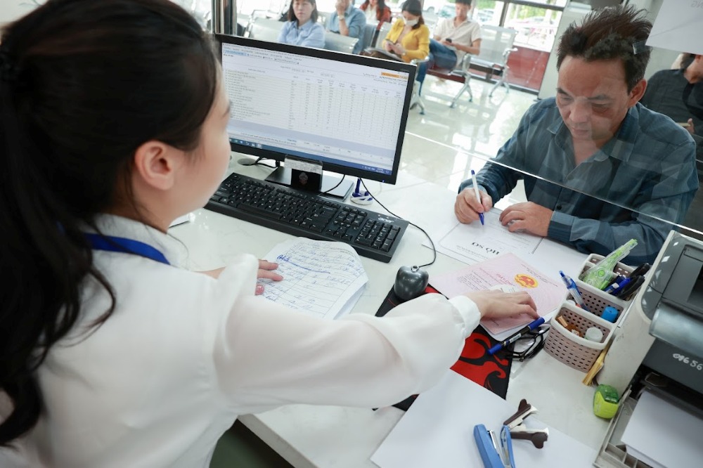 Regime and policies for cadres and civil servants affected by the restructuring of the apparatus will be completely resolved before August 31, 2025. Photo: Hai Nguyen