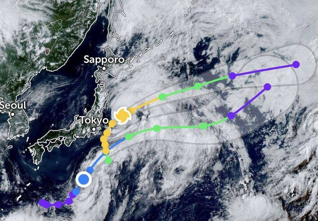 일본 해안에서 떨어진 크로사 태풍 방향으로 향하는 열대 저기압의 예상 경로. 사진: NOAA