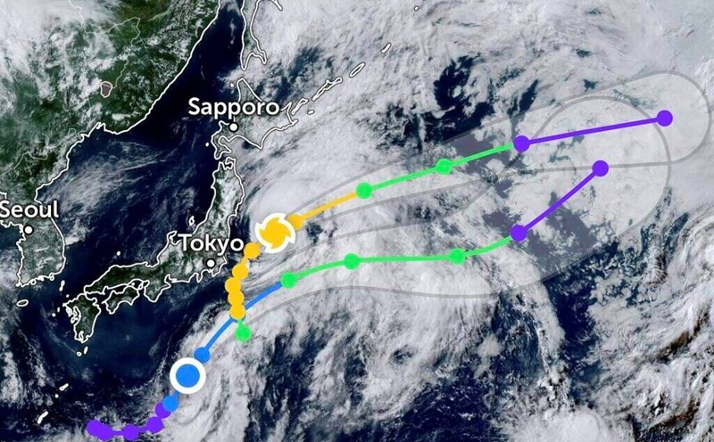 Forecast track of the tropical depression heading towards Typhoon Krosa off the coast of Japan. Photo: NOAA