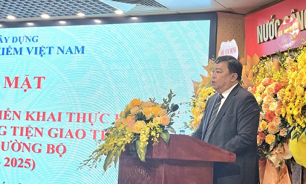 El Sr. Nguyen To An Subdirector del Departamento de Registro y Control hablo en la ceremonia de celebracion del 30 aniversario de la industria de registro y control. Foto: Yen Chi