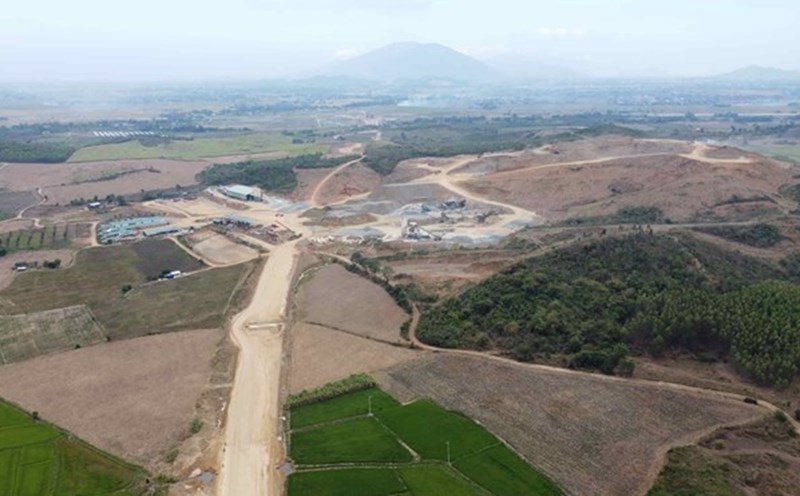 The North-South high-speed railway section passing through Khanh Hoa province is nearly 192km long. Photo: Huu Long