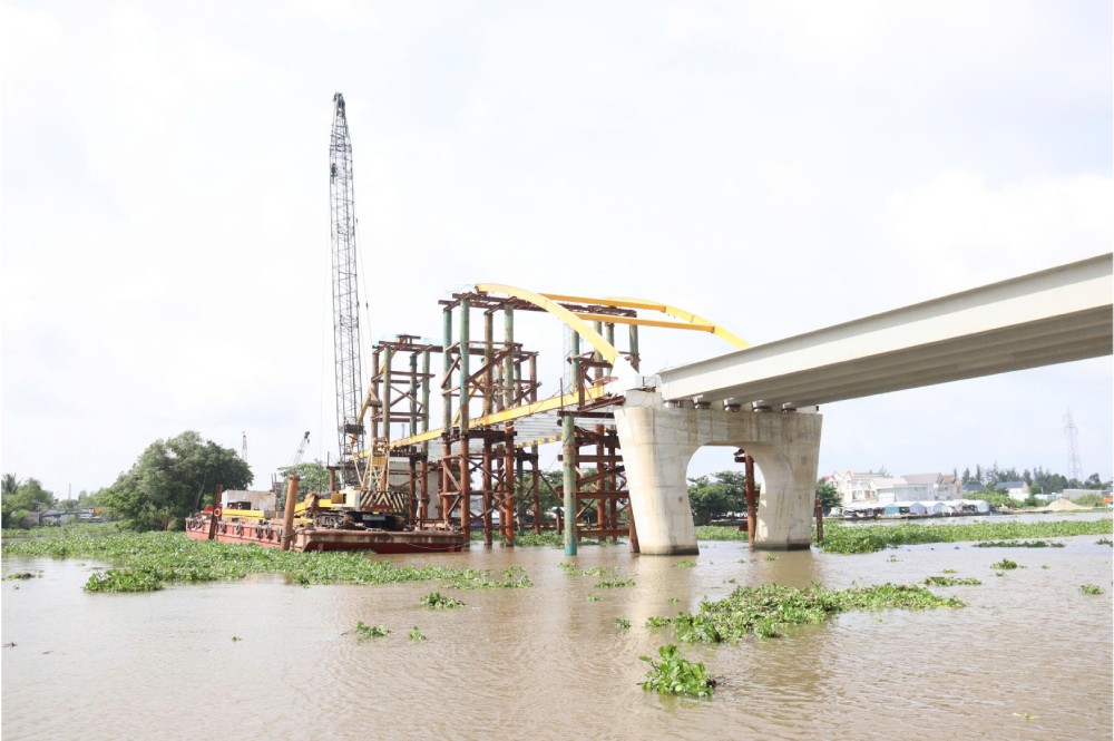 Du an di qua tinh Kien Giang (nay la tinh An Giang) dai 45,3km. Anh: Ngoc Mai