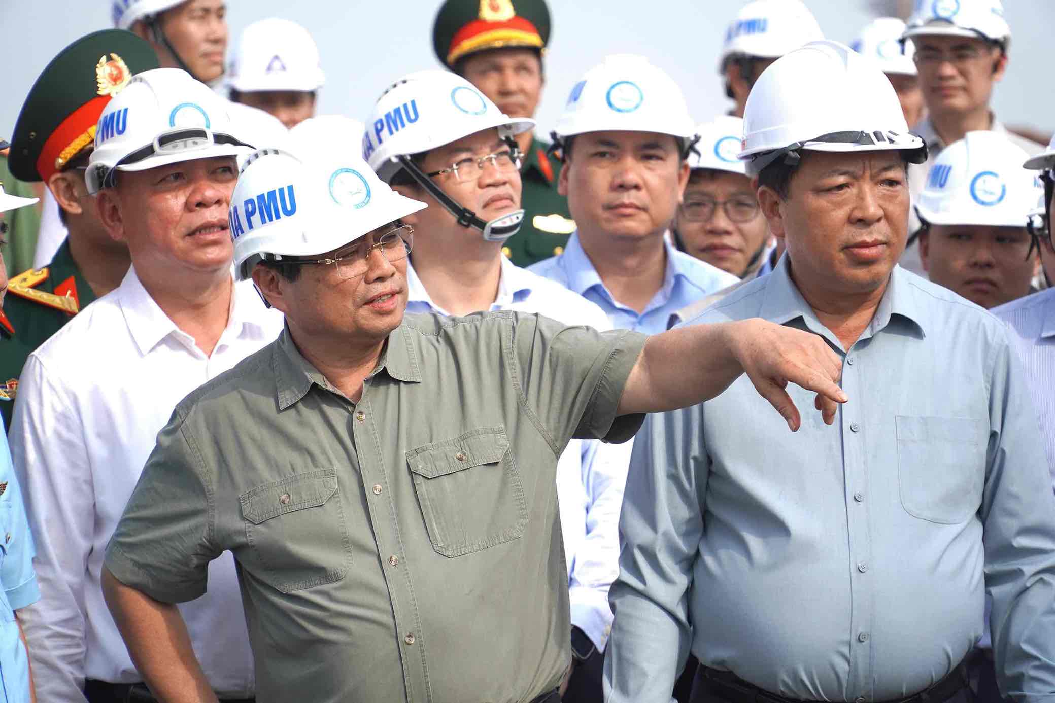 Prime Minister Pham Minh Chinh inspected the progress of the Long Thanh airport project on the afternoon of August 2. Photo: HAC