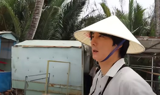 Jung Il Woo khi du lịch Việt Nam. Ảnh: Chụp từ video