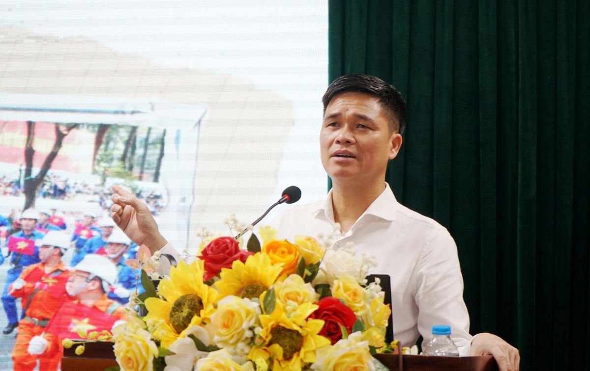 Pho Chu tich Tong LDLD Viet Nam Ngo Duy Hieu truyen dat chuyen de tai Hoi nghi tap huan nang cao nang luc can bo cong doan cua tinh Thanh Hoa. Anh: Quach Du
