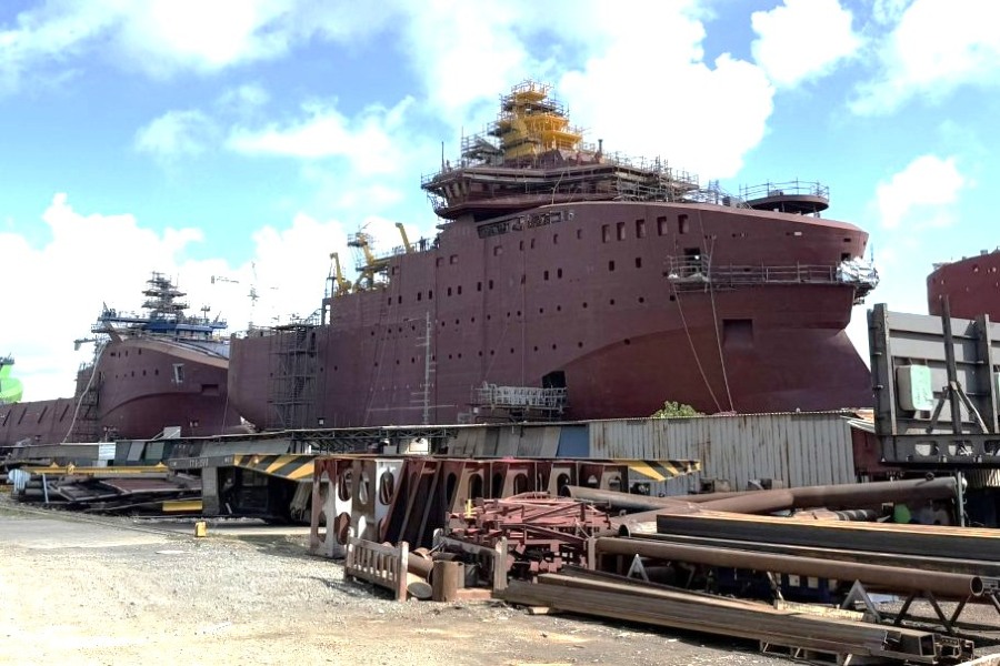 En agosto de 2025 las empresas de construccion naval contrataron a muchos ingenieros y trabajadores cualificados para servir a la produccion. Foto: Thanh An