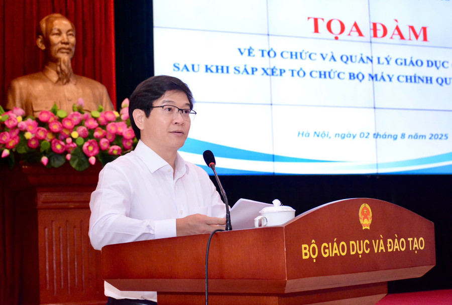 Ong Thai Van Tai, Vu truong Vu Giao duc pho thong bao cao tai toa dam To chuc quan ly giao duc cap xa sau tai sap xep. Anh: MOET