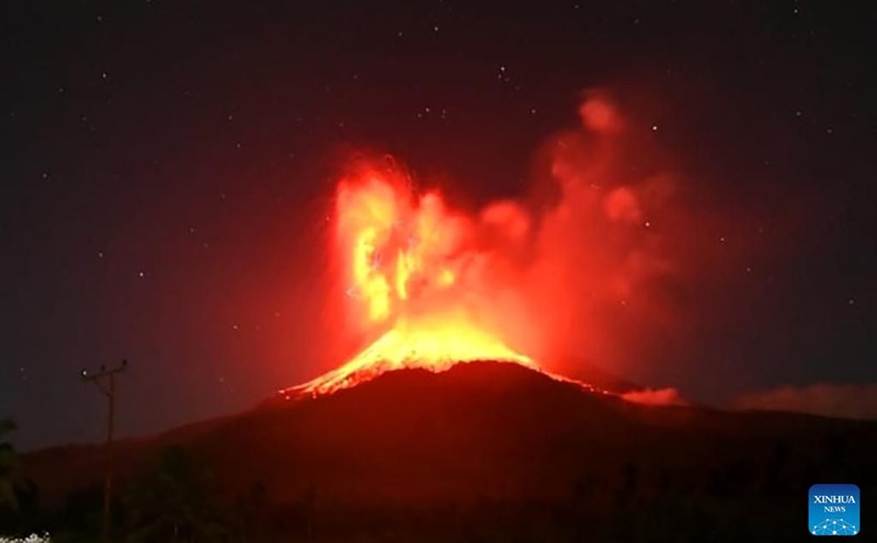 Lewotobi Laki Laki volcano broke out on August 1. Photo: Xinhua