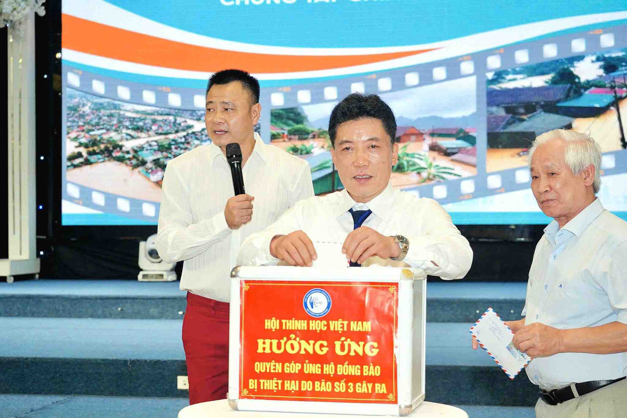 代表者は、nghe anの洪水地域の人々をサポートするために、Tai -audio Conferenceの貢献に出席しました。写真：タンから