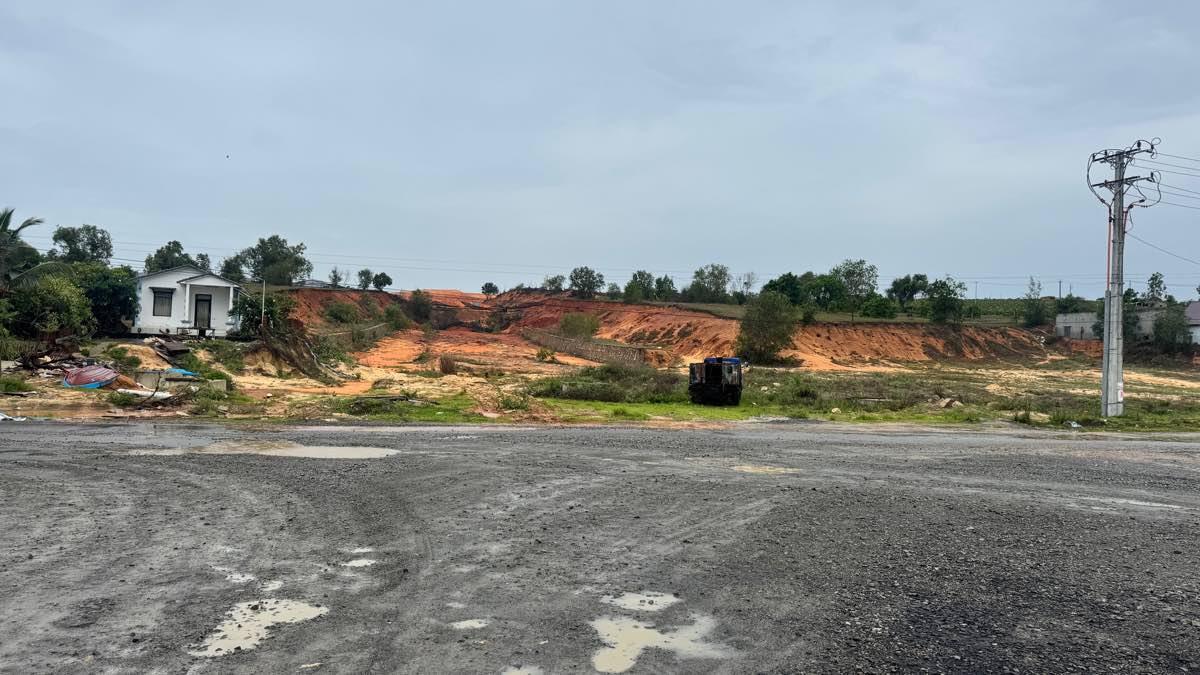 Du an giao thong Duong truc ven bien DT.719B doan Phan Thiet - Ke Ga o tinh Lam Dong bi vuong giai phong mat bang. Anh: Duy Tuan 