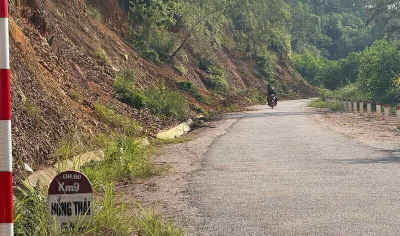 Nguoi dan nom nop lo lang moi lan di qua nhung diem sat lo vao mua mua. Anh: Khanh Linh