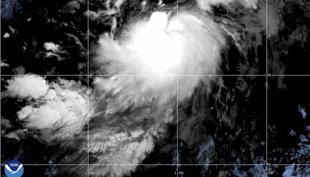 태풍 길 태평양에서 허리케인으로 강화. 사진: NOAA